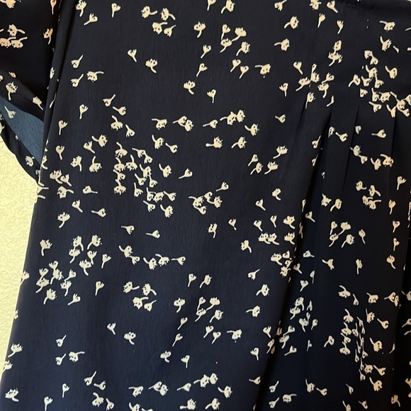 Sass & Sassy Maternity Top Blue White Floral Size L - Picture 2 of 4